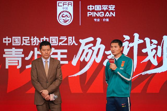 杨晨邵佳一现身青少年励志计划 留洋故事激励年